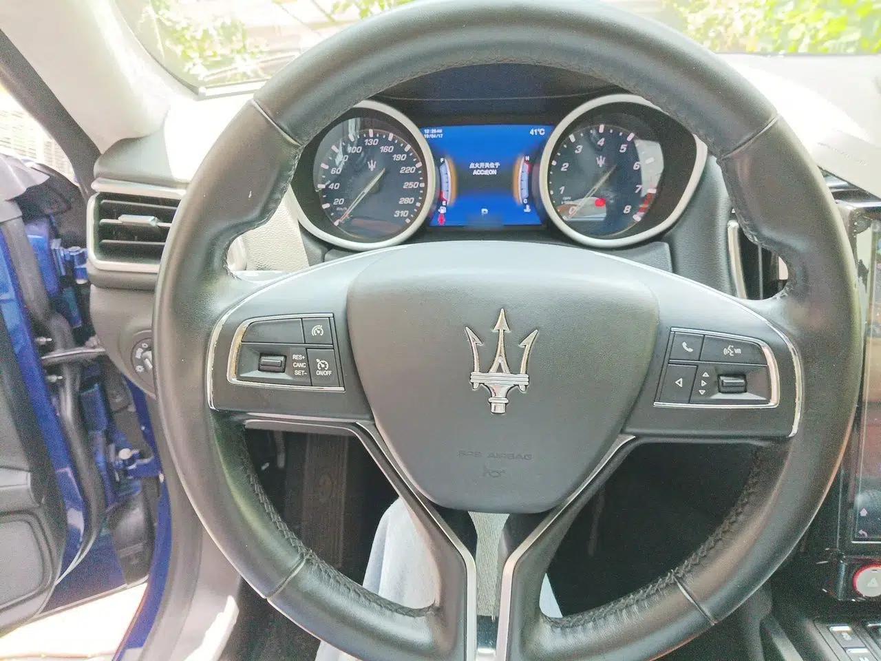 Maserati Ghibli 2018 3.0T Standard Edition — миниатюра 10