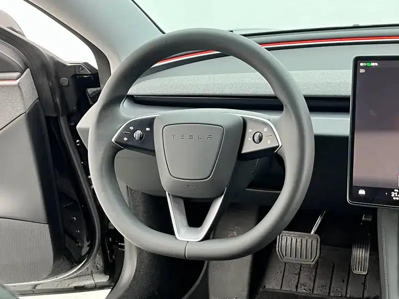 Model 3 2023 Rear-Wheel Drive — миниатюра 17