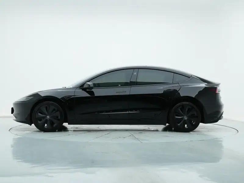 Model 3 2023 Rear-Wheel Drive — миниатюра 4