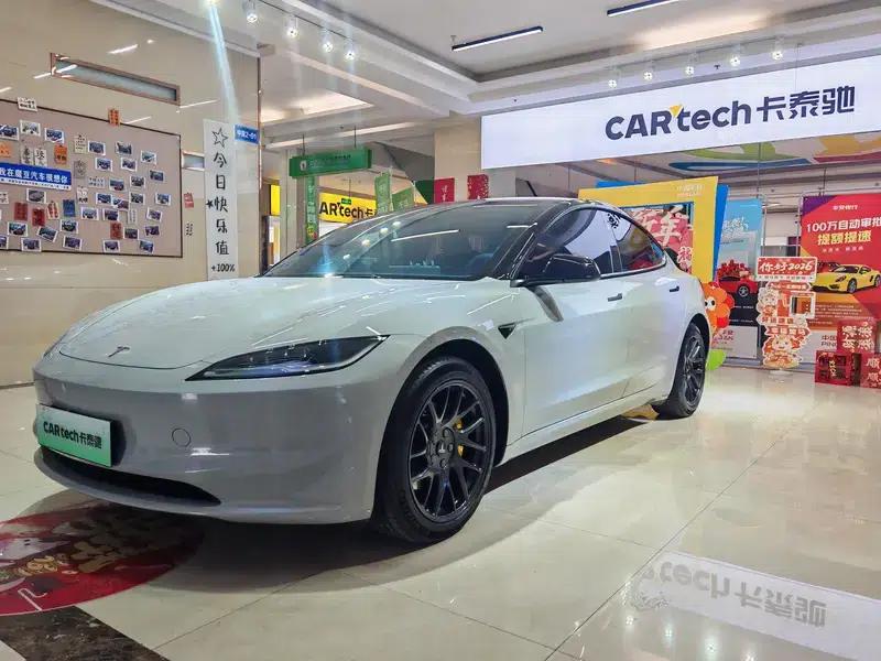 Model 3 2023 Rear-Wheel Drive — миниатюра 1