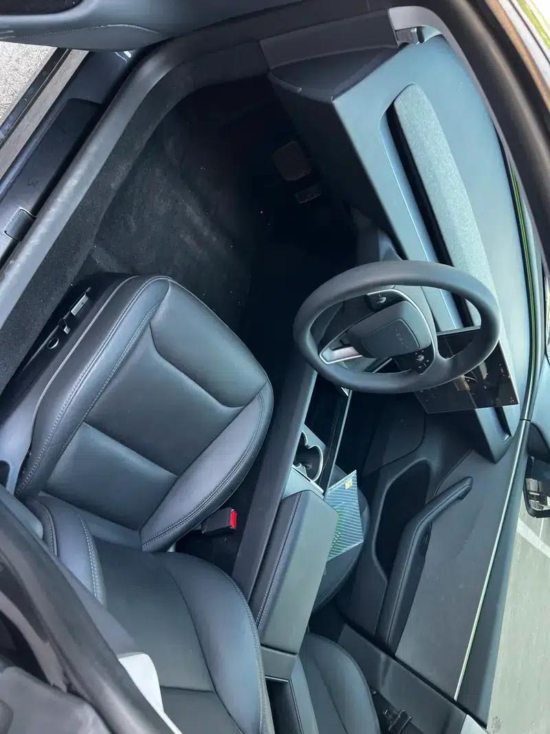 Model 3 2023 Rear-Wheel Drive — миниатюра 17