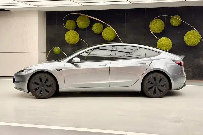 Model 3 2025 Facelift Long Range Rear-Wheel Drive — миниатюра 4
