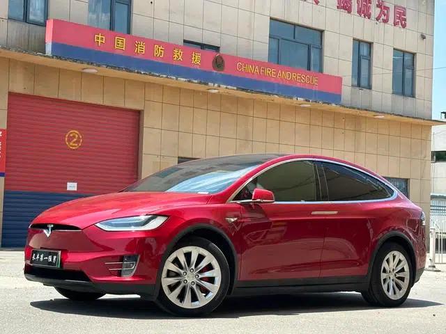 2016 Model X P90D