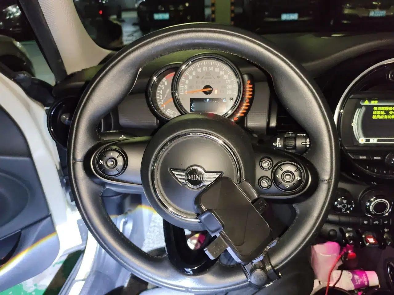 MINI 2015 1.5T COOPER Fun Five-Door Edition — миниатюра 8