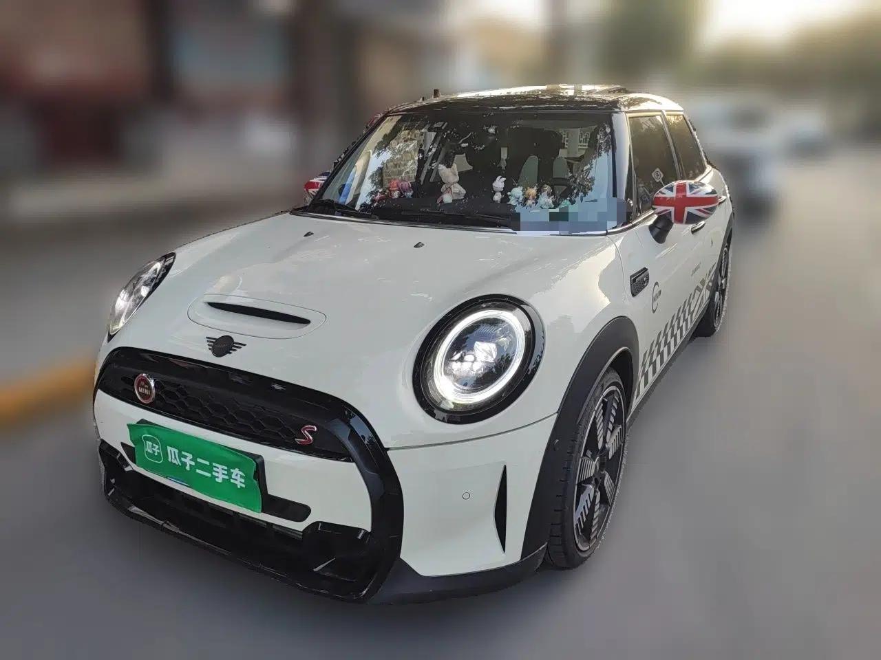 MINI 2022 Updated 2.0T COOPER S Classic Edition Five-Door Version — миниатюра 1