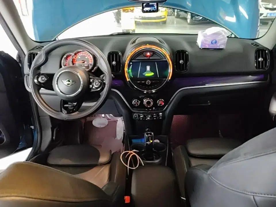 MINI Countryman 2019 1.5T COOPER ALL4 Artist Weekend Travel Edition — миниатюра 12
