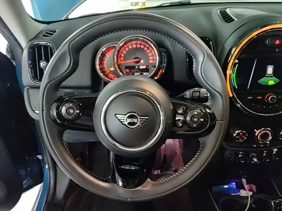 MINI Countryman 2019 1.5T COOPER ALL4 Artist Weekend Travel Edition — миниатюра 13