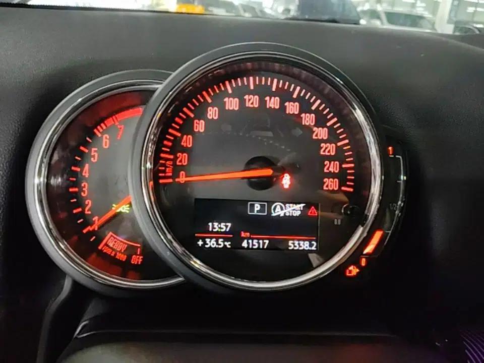 MINI Countryman 2019 1.5T COOPER ALL4 Artist Weekend Travel Edition — миниатюра 14