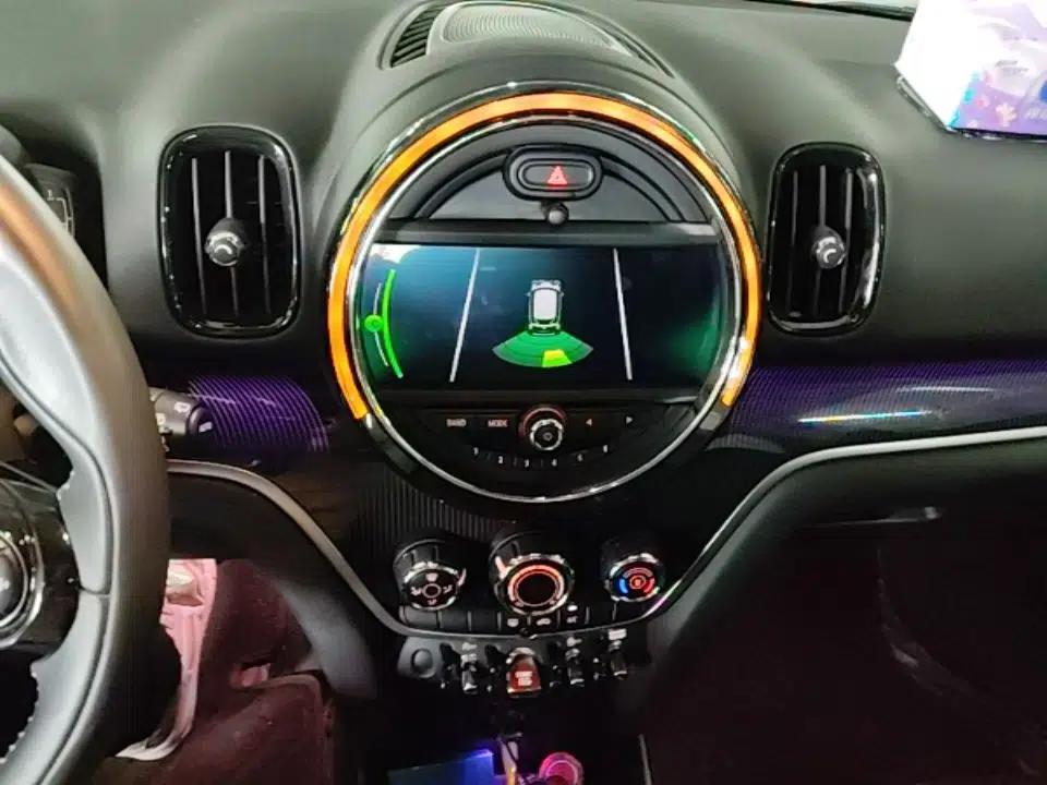 MINI Countryman 2019 1.5T COOPER ALL4 Artist Weekend Travel Edition — миниатюра 15