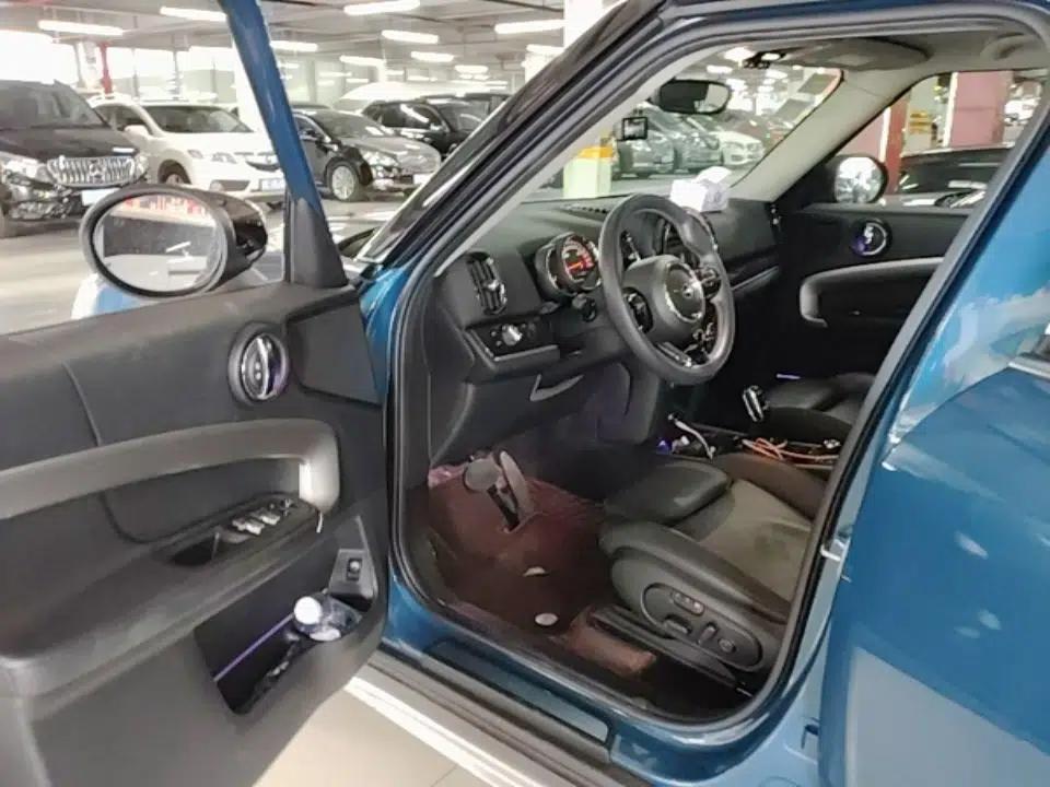 MINI Countryman 2019 1.5T COOPER ALL4 Artist Weekend Travel Edition — миниатюра 18