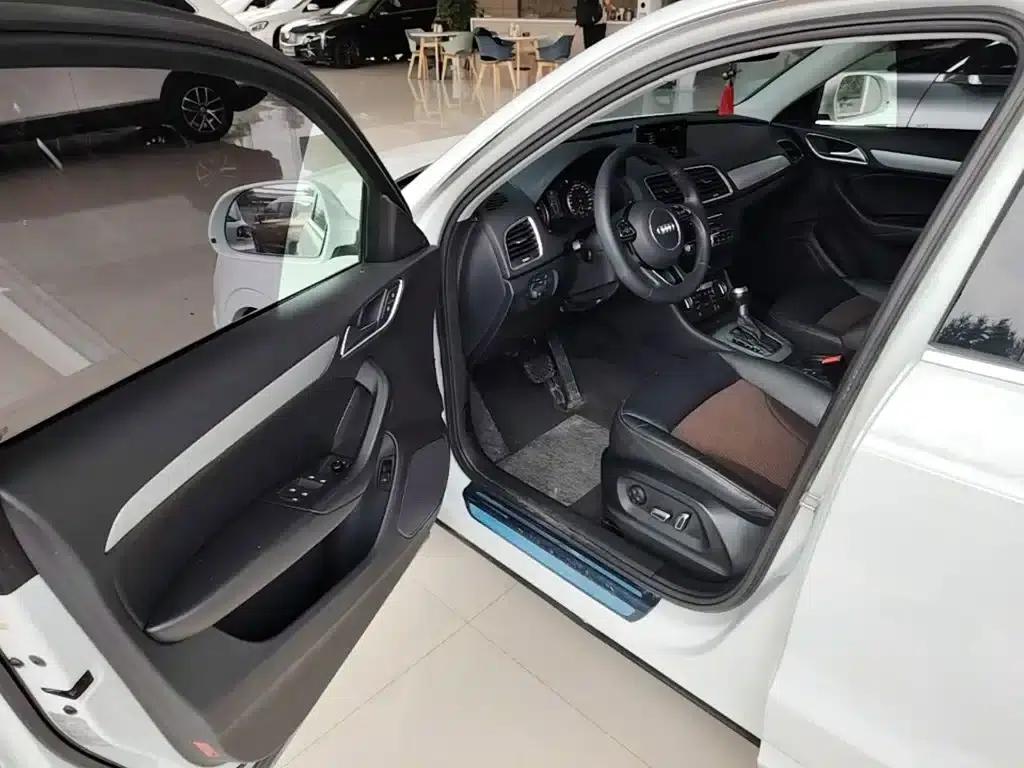 Audi Q3 2018 30th Anniversary Edition 30 TFSI Fashion Model — миниатюра 16