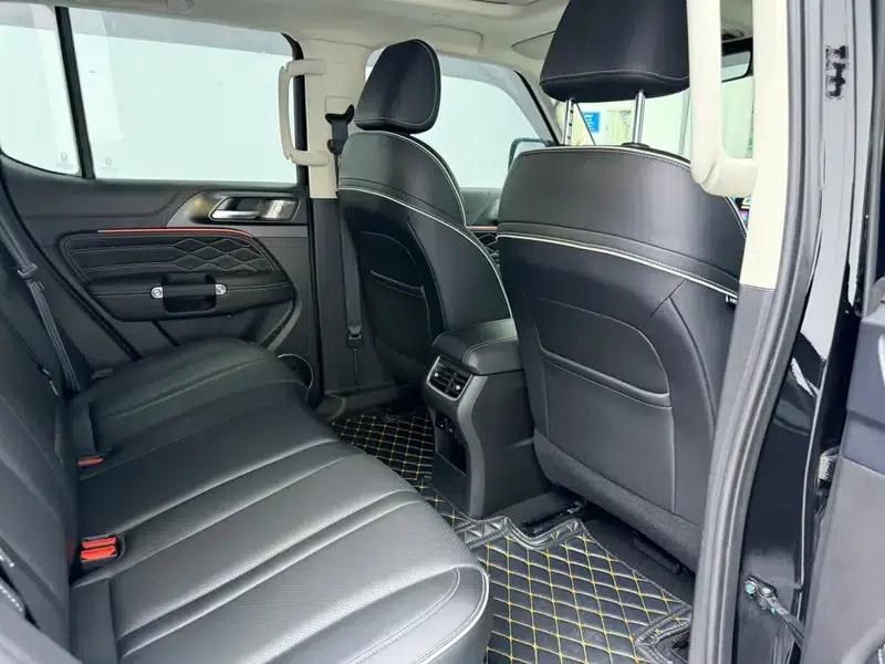 The 2023 Tank 300 City Edition 2.0T is very stylish. — миниатюра 11