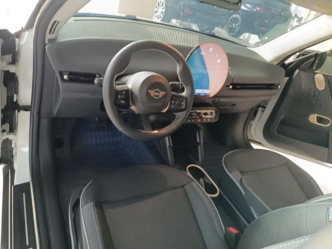 MINI Electric COOPER 2024 456km COOPER E Classic Edition — миниатюра 17