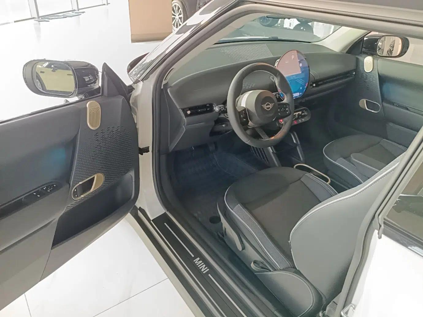 MINI Electric COOPER 2024 456km COOPER E Classic Edition — миниатюра 23