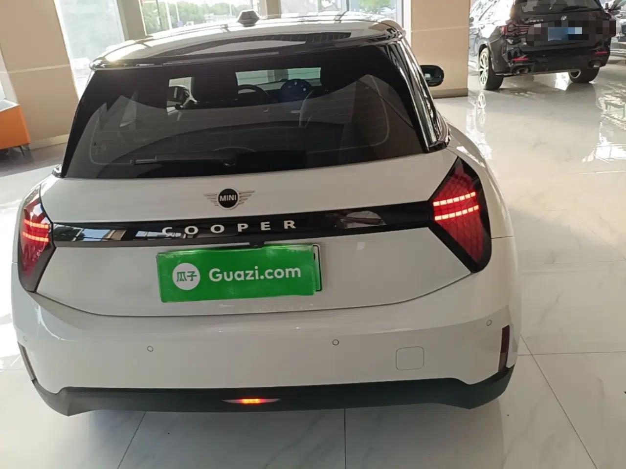 MINI Electric COOPER 2024 456km COOPER E Classic Edition — миниатюра 5