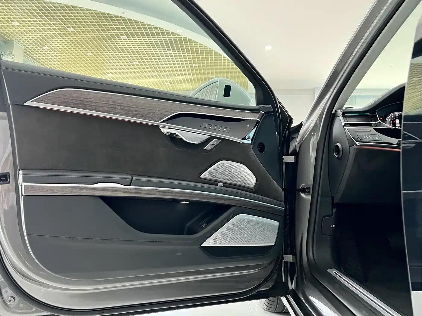 2021 Audi A8 A8L 55 TFSI quattro Premium — миниатюра 28
