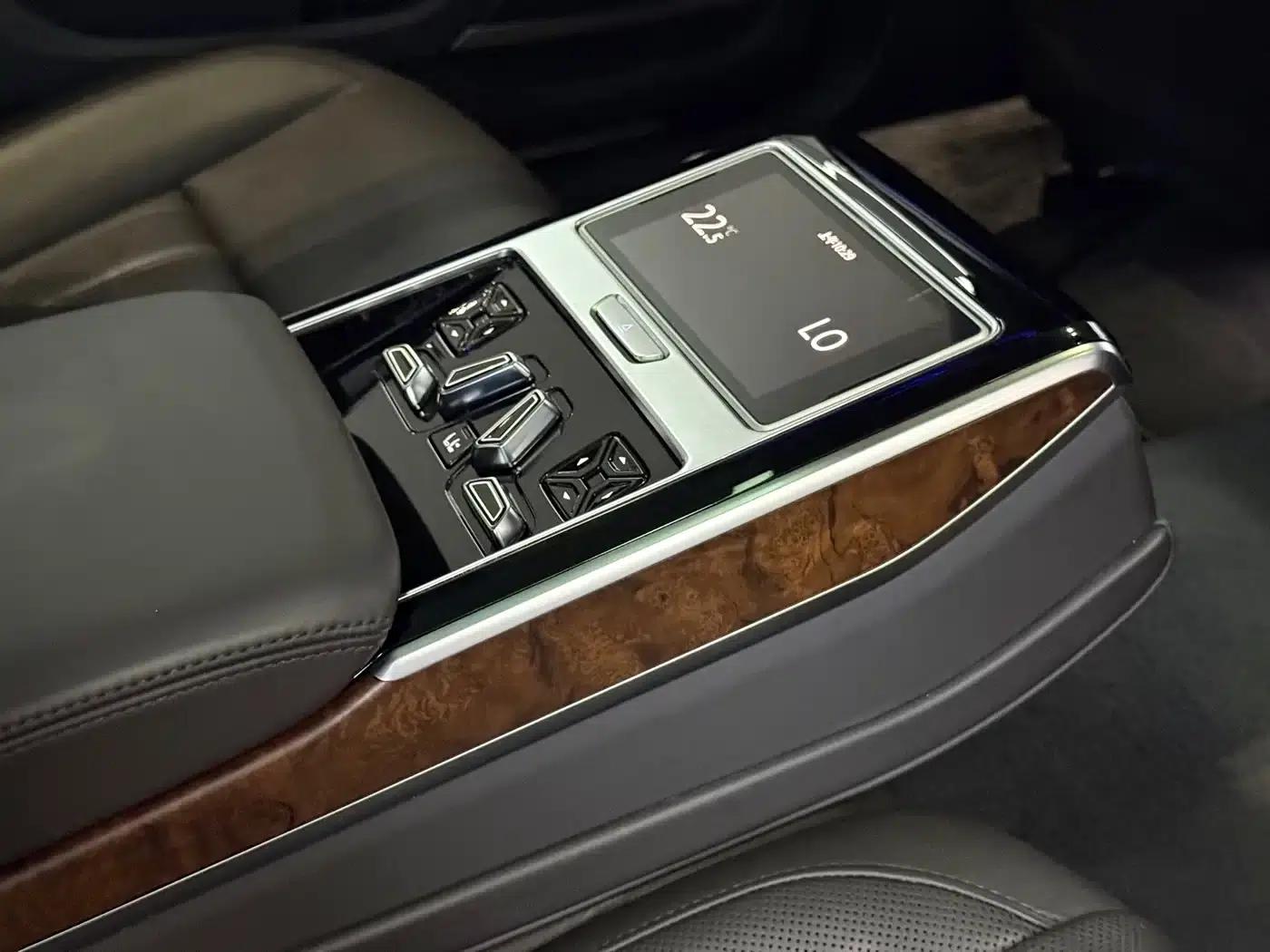 2018 Audi A8 A8L 55 TFSI quattro Luxury — миниатюра 11