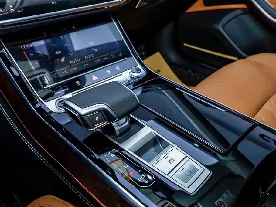 2024 Audi A8 A8L 50 TFSI quattro Premium — миниатюра 32