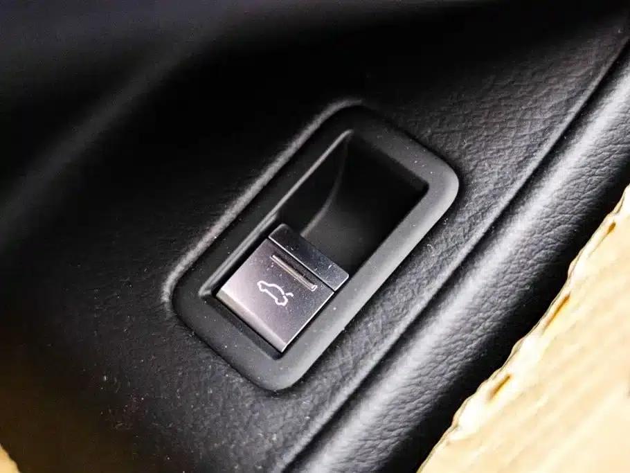2025 Audi A8 A8L 50 TFSI quattro Premium Edition — миниатюра 11