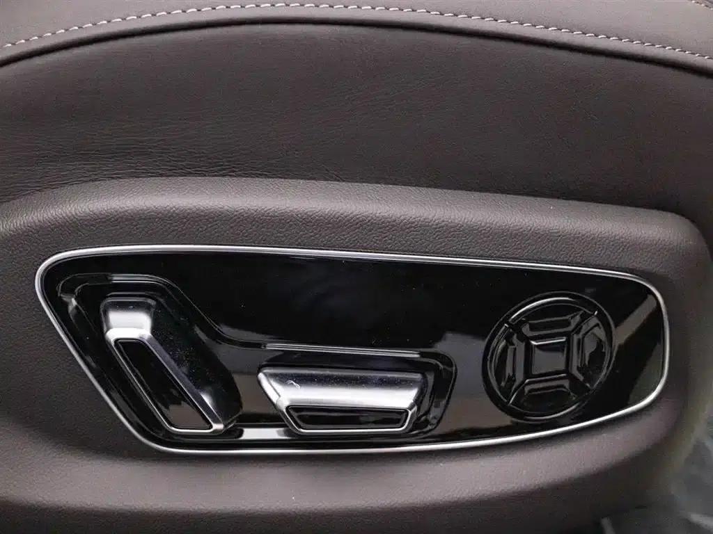 2025 Audi A8 A8L 50 TFSI quattro Premium Edition — миниатюра 13