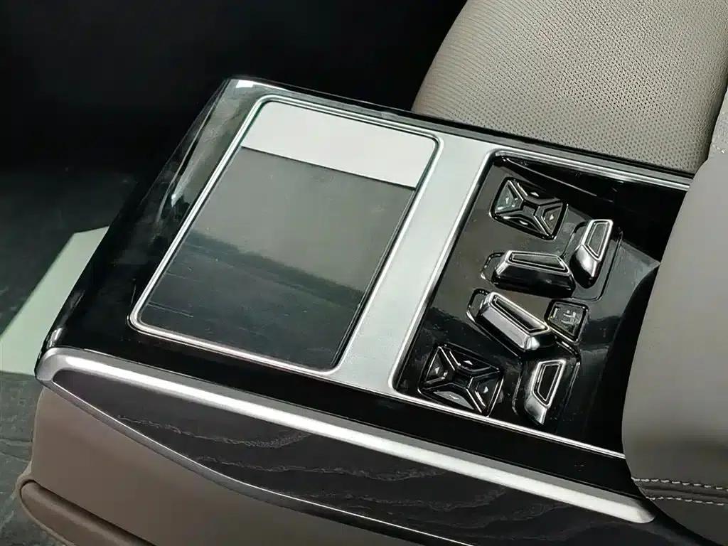 2025 Audi A8 A8L 50 TFSI quattro Premium Edition — миниатюра 17