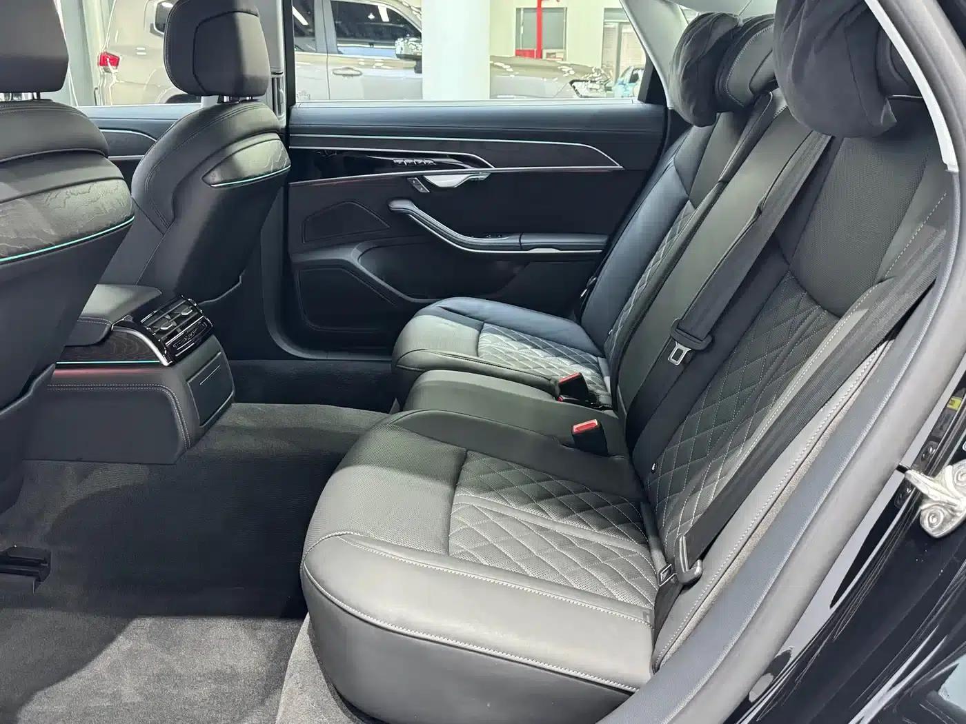 2024 Audi A8 A8L 50 TFSI quattro Premium Edition — миниатюра 12