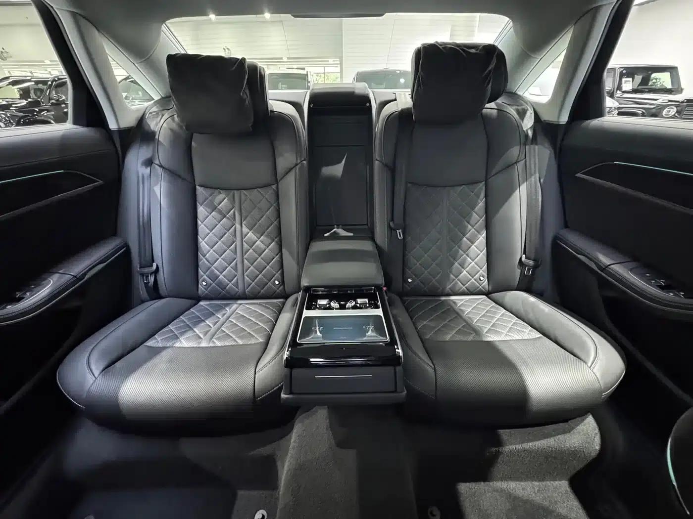 2024 Audi A8 A8L 50 TFSI quattro Premium Edition — миниатюра 17