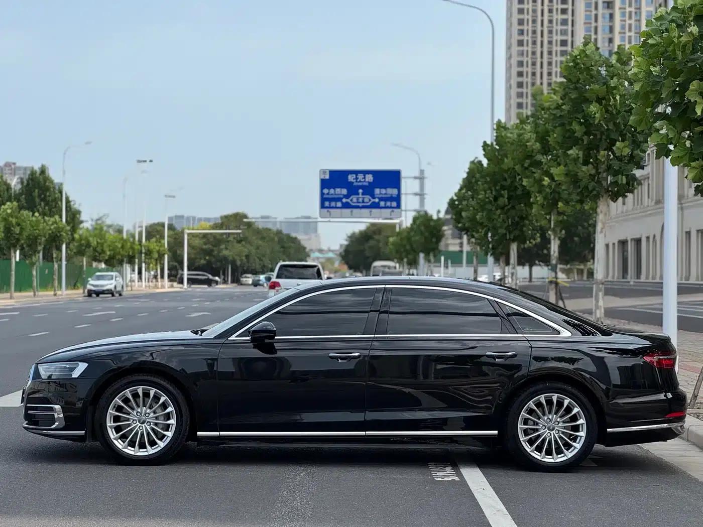 2021 Audi A8 A8L 50 TFSI quattro Comfort — миниатюра 4