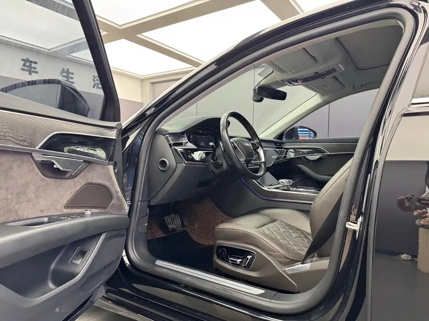 2022 Audi A8 A8L 50 TFSI quattro Comfort Edition — миниатюра 4