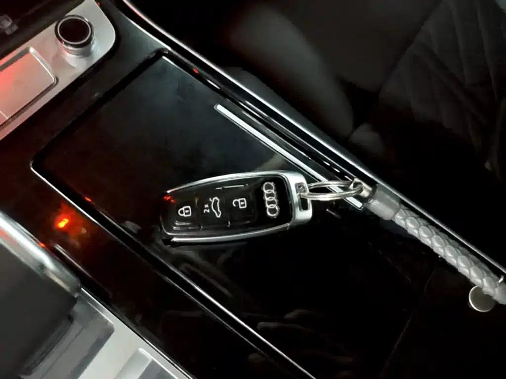 2021 Audi A8 A8L 50 TFSI quattro Comfort — миниатюра 9