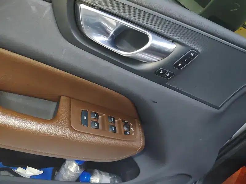 2022 Volvo XC60 B5 AWD Inscription Luxury Edition — миниатюра 16