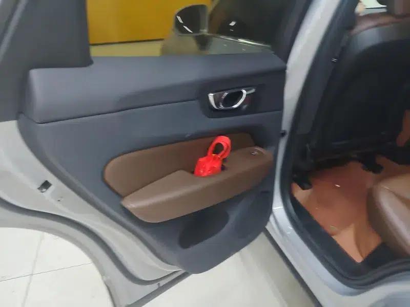 2022 Volvo XC60 B5 AWD Inscription Luxury Edition — миниатюра 18