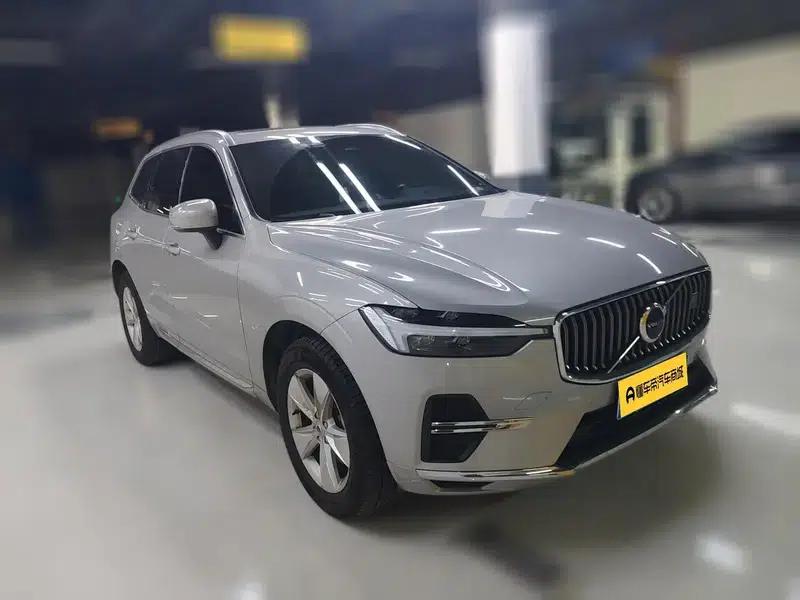 2022 Volvo XC60 B5 AWD Inscription Luxury Edition — миниатюра 3