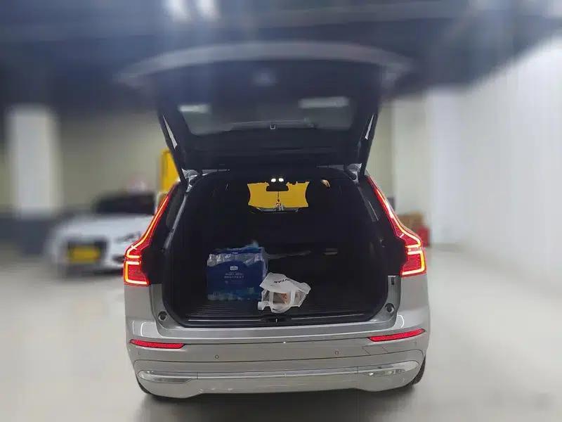 2022 Volvo XC60 B5 AWD Inscription Luxury Edition — миниатюра 22