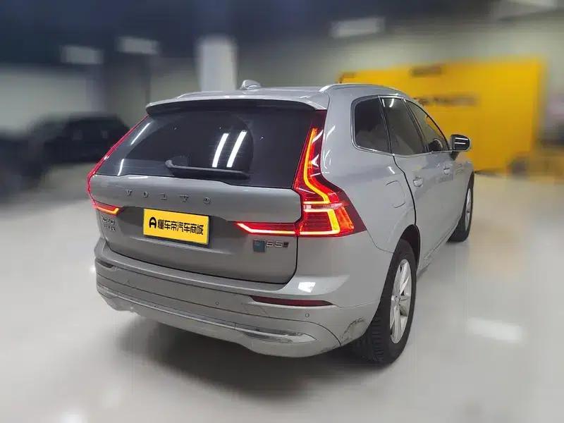 2022 Volvo XC60 B5 AWD Inscription Luxury Edition — миниатюра 4