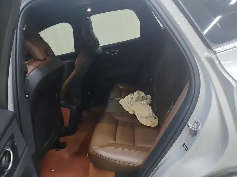 2022 Volvo XC60 B5 AWD Inscription Luxury Edition — миниатюра 9