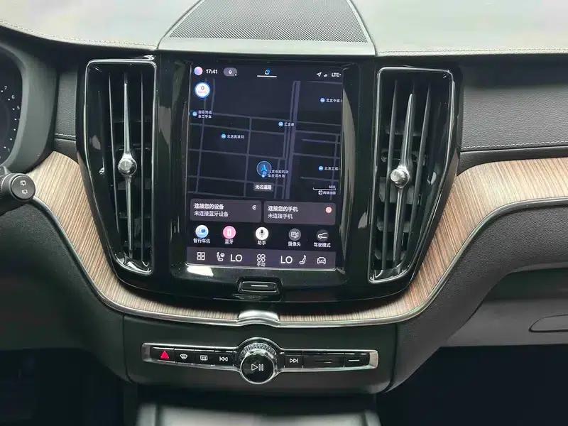 2022 Volvo XC60 B5 AWD Inscription Luxury Edition — миниатюра 11