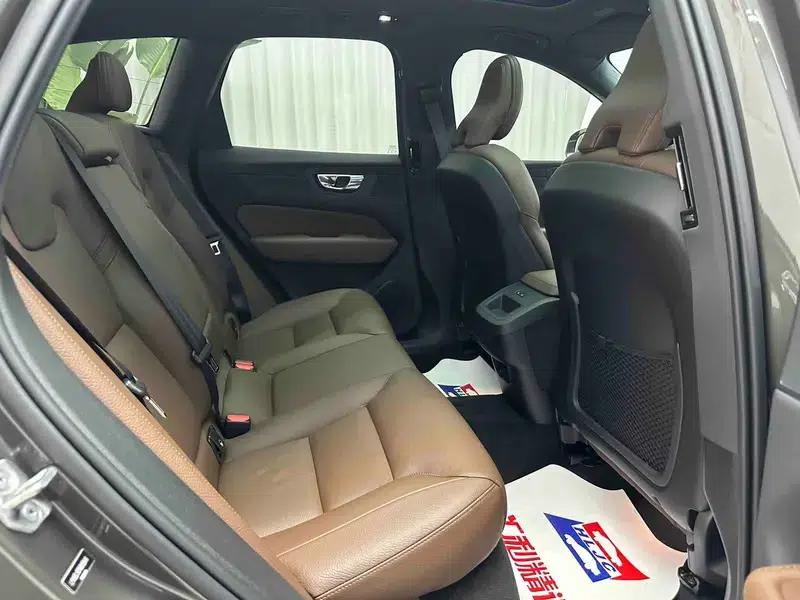2022 Volvo XC60 B5 AWD Inscription Luxury Edition — миниатюра 16