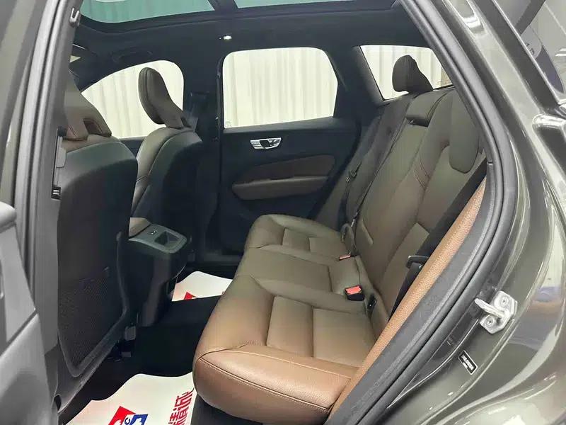 2022 Volvo XC60 B5 AWD Inscription Luxury Edition — миниатюра 17