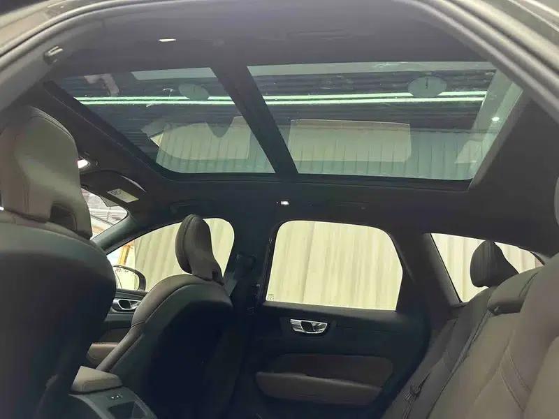 2022 Volvo XC60 B5 AWD Inscription Luxury Edition — миниатюра 18