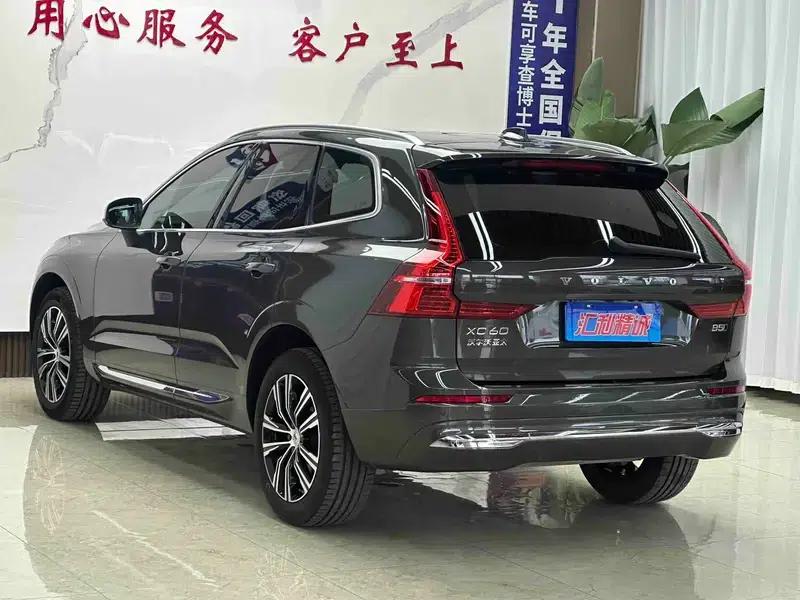 2022 Volvo XC60 B5 AWD Inscription Luxury Edition — миниатюра 4