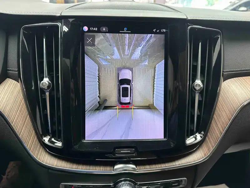 2022 Volvo XC60 B5 AWD Inscription Luxury Edition — миниатюра 9