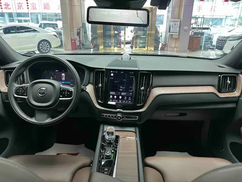 2022 Volvo XC60 B5 AWD Inscription Luxury Edition — миниатюра 10