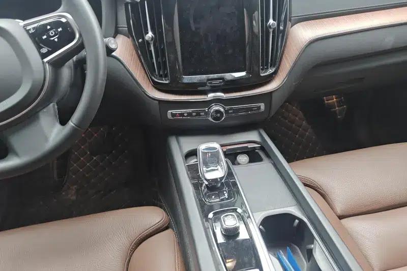 2024 Volvo XC60 B5 AWD Inscription Luxury Edition — миниатюра 12