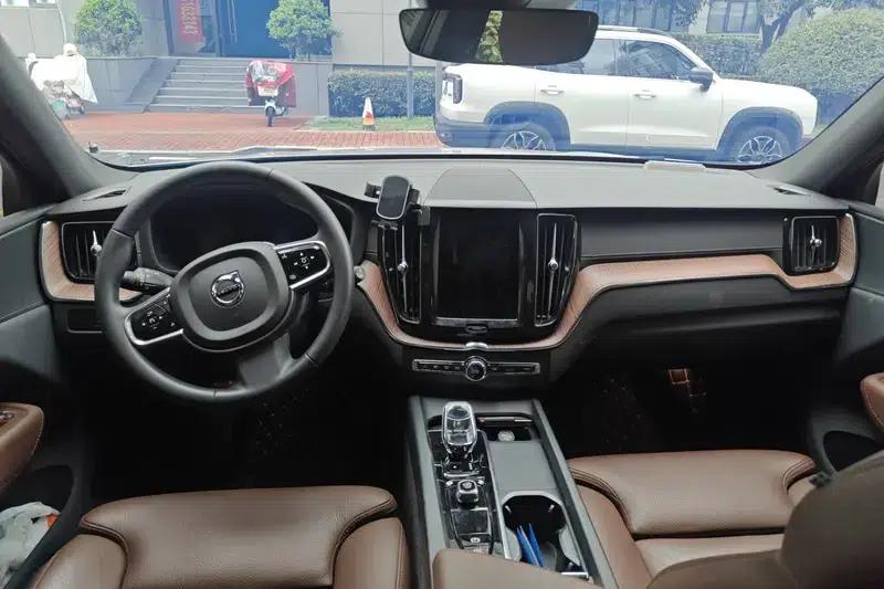2024 Volvo XC60 B5 AWD Inscription Luxury Edition — миниатюра 13