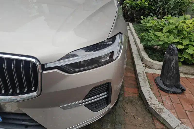 2024 Volvo XC60 B5 AWD Inscription Luxury Edition — миниатюра 4