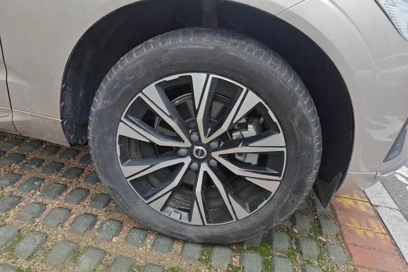 2024 Volvo XC60 B5 AWD Inscription Luxury Edition — миниатюра 9