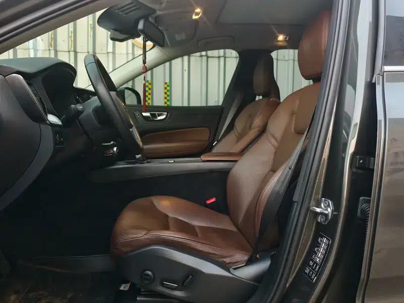 2020 Volvo XC60 T5 AWD Inscription Luxury Edition — миниатюра 12
