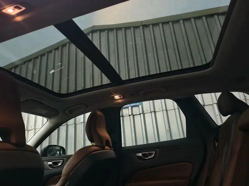 2020 Volvo XC60 T5 AWD Inscription Luxury Edition — миниатюра 14