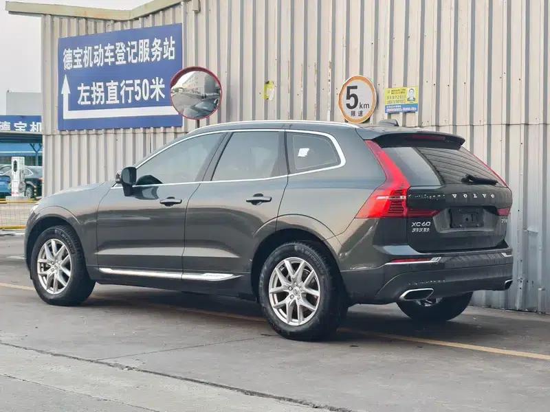2020 Volvo XC60 T5 AWD Inscription Luxury Edition — миниатюра 5